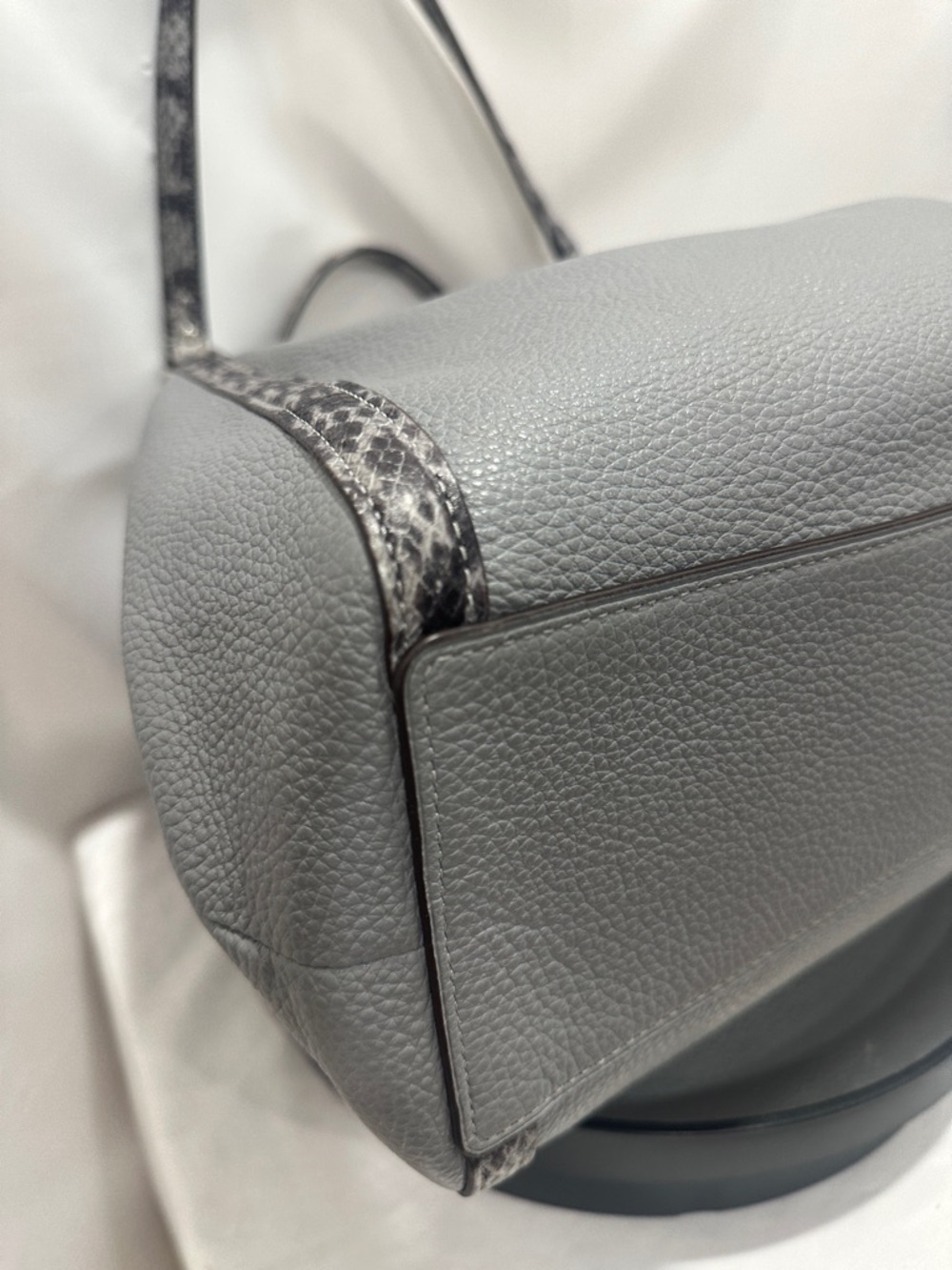 Coach Gray Pebbled Leather Shoulder Bag with Snake-Print Trim EUC - Picture 8 of 15